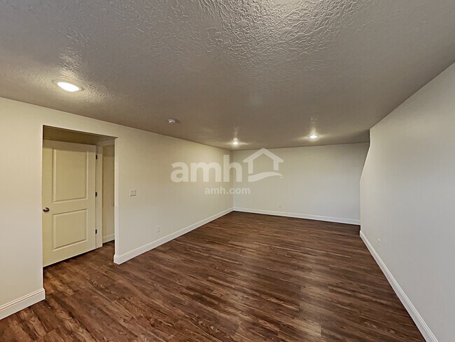 Building Photo - 6072 W S Jordan Pkwy