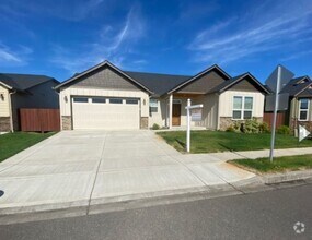 Building Photo - Classic & Modern Ranch in Battle Ground!