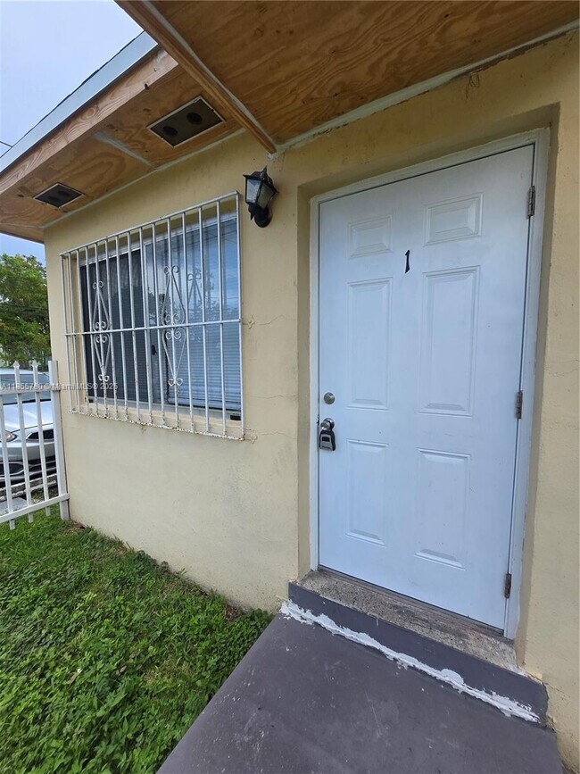 Building Photo - 3110 NW 19th Ave