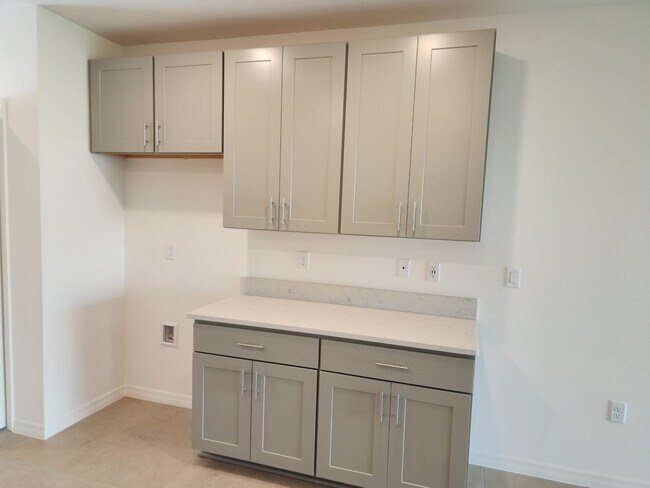 Building Photo - 1166 Oak Bluff Dr