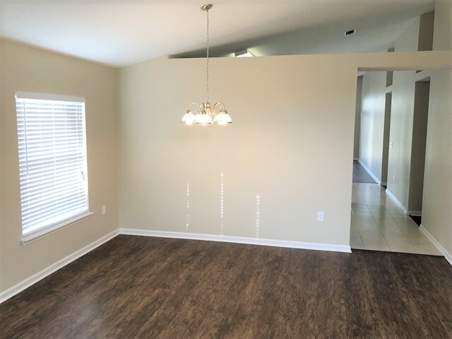 Building Photo - 1312 River City St