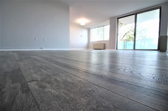 Building Photo - 10401 Grosvenor Pl