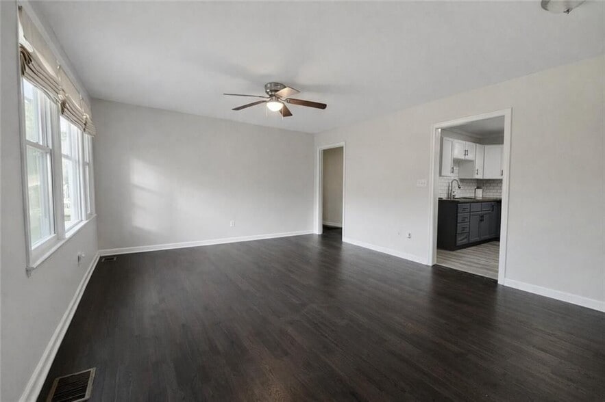 Building Photo - 610 Wilshire Ave