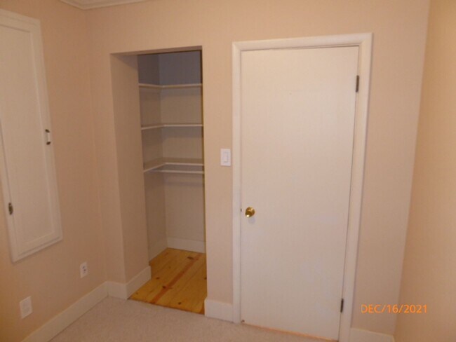 Building Photo - Beautiful 3 Bed 1 Bath Single Family House...