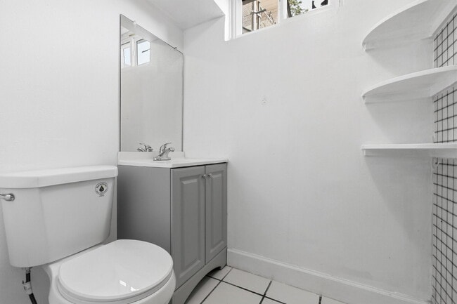 Building Photo - Charming 3-Bedroom with 2 Baths and Extra Room in Basement!