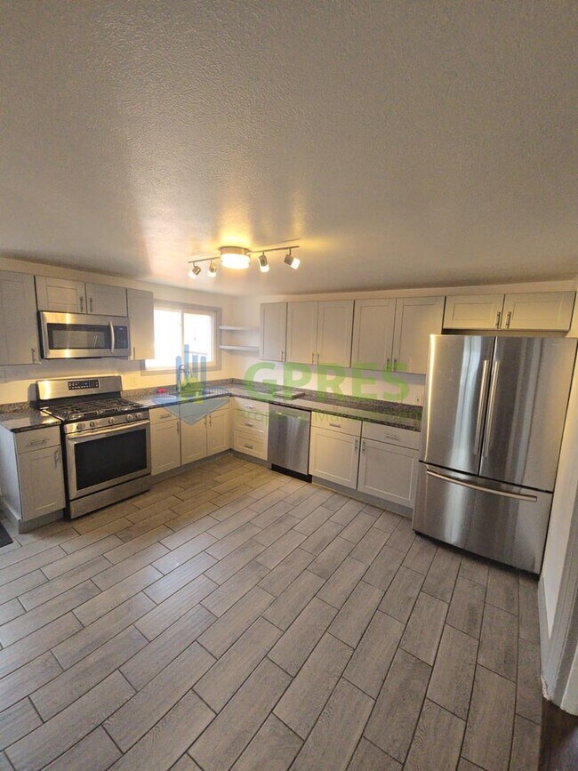 Building Photo - 119 E Sherman St