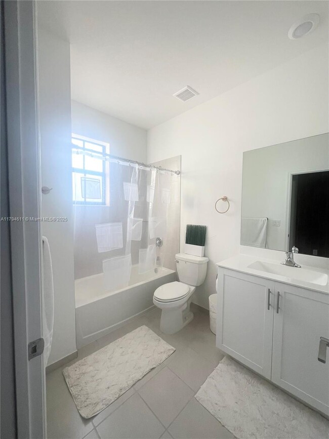 Building Photo - 3423 W 110th St