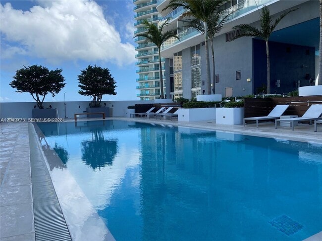 Building Photo - 1300 Brickell Bay Dr