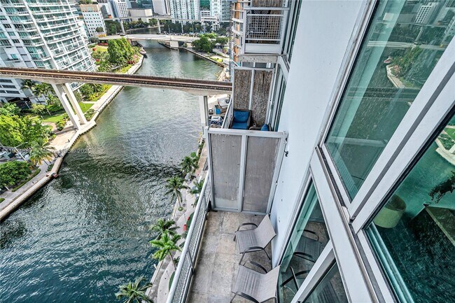 Building Photo - 690 SW 1st Ct