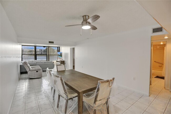 Building Photo - 1524 Whitehall Dr