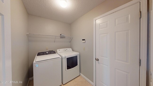 Building Photo - 11861 Lake Fern Dr