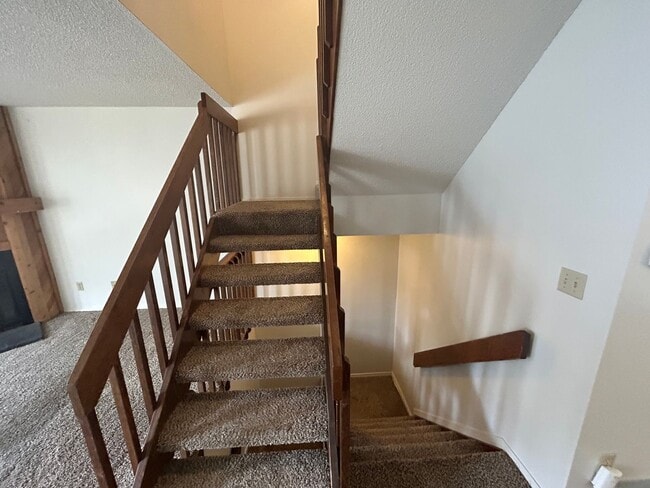Building Photo - 2 Bed 2 Bath Condominium