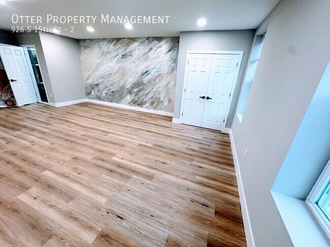 Building Photo - 926 S 15th St