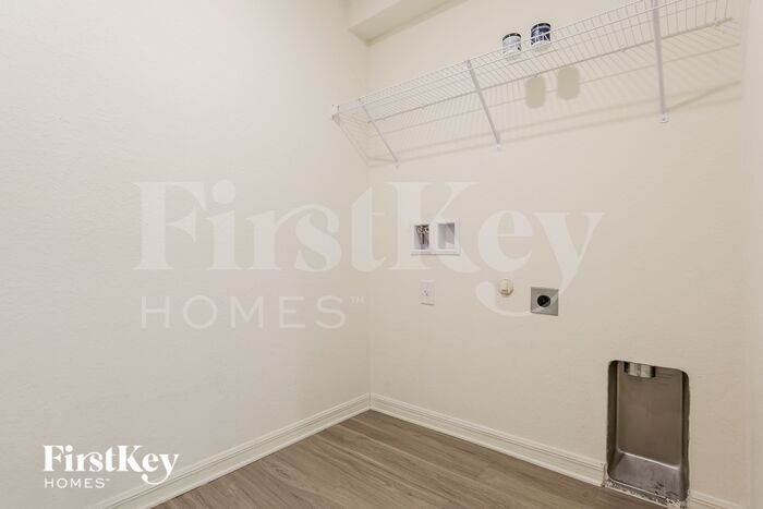 Building Photo - 3685 Parade Terrace