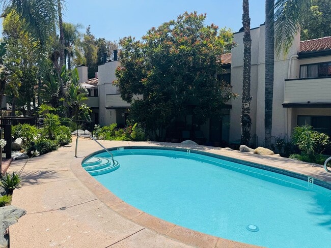 Building Photo - Luxury Living Awaits: Stunning Remodeled C...