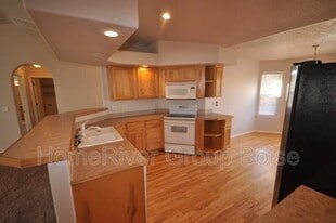Building Photo - 1309 W Crenshaw St