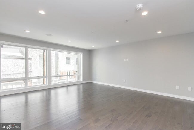 Building Photo - 712-14 S Sartain St