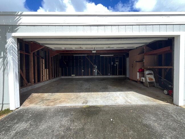 Building Photo - Haiku Knolls (Kaneohe) - LARGE YARD, 3 bed...