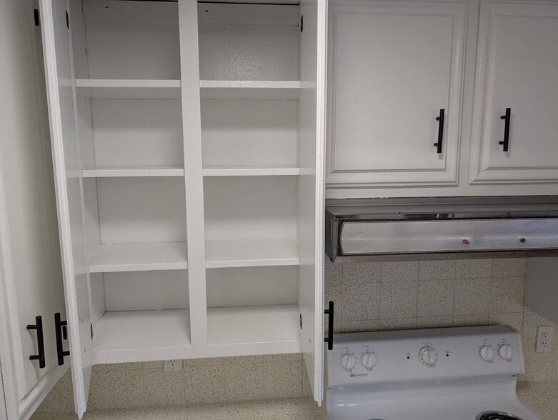 clean kitchen - 2851 W Ave J4