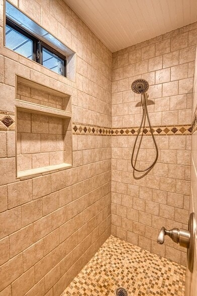 Building Photo - 821 Laura Belle Dr