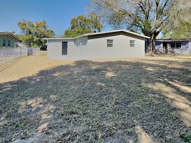 Building Photo - 4113 Lake Lawne Ave