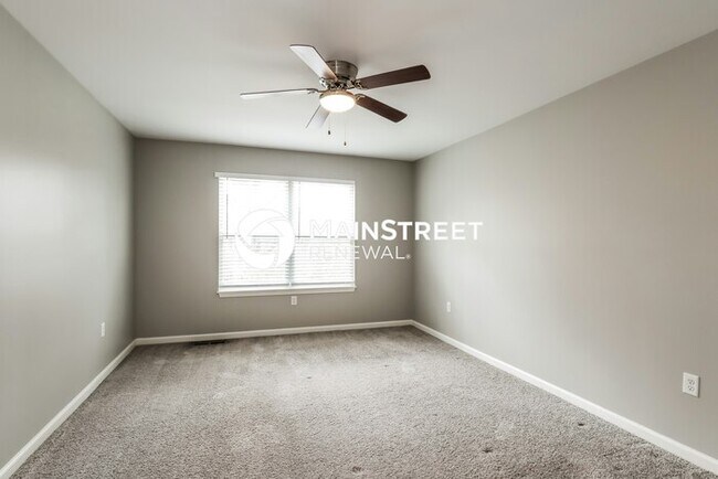 Building Photo - 3 Bedroom Pet-Friendly Home in Jeffersonville, IN with Main Street Renewal