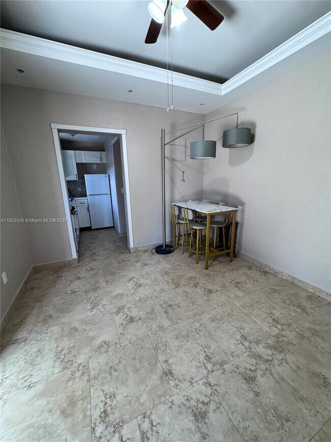 Building Photo - 955 SW 75th Ave