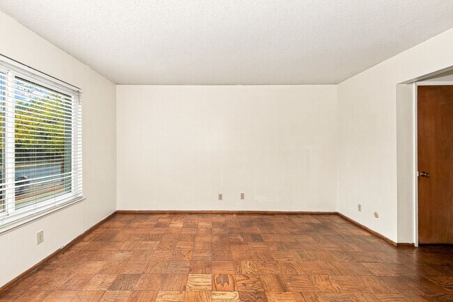 Building Photo - 2727 McGee Ave