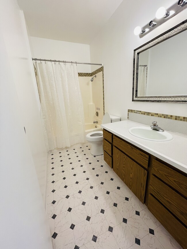 Building Photo - 5810 200th St SW apt D