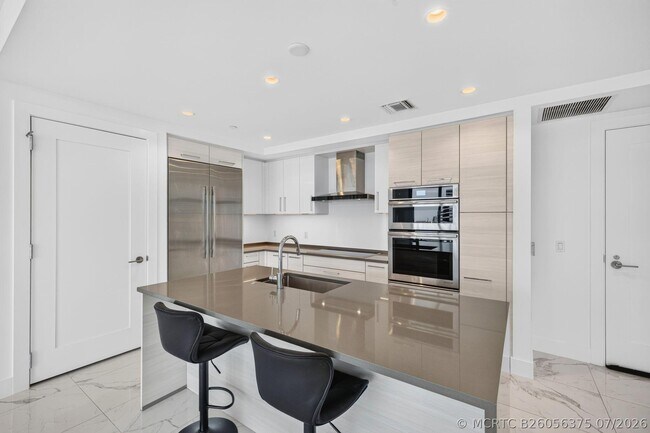 Building Photo - 100 E Las Olas Blvd