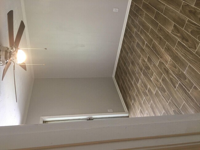 Building Photo - 4168 Loveless Dr