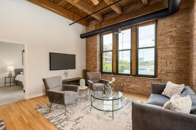 Building Photo - 331 S Peoria St