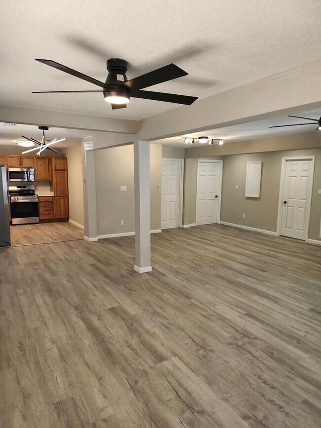 Building Photo - 509 Famcee Ave