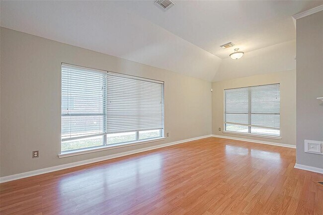Building Photo - 6419 New World Dr