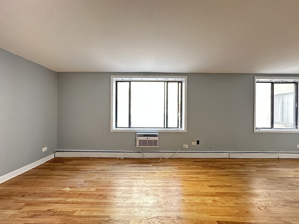 Building Photo - 1515 W Morse Ave