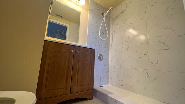 Building Photo - 735 SW 148th Ave