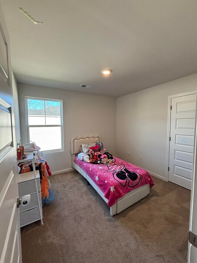 Building Photo - 523 Salty Pine Dr