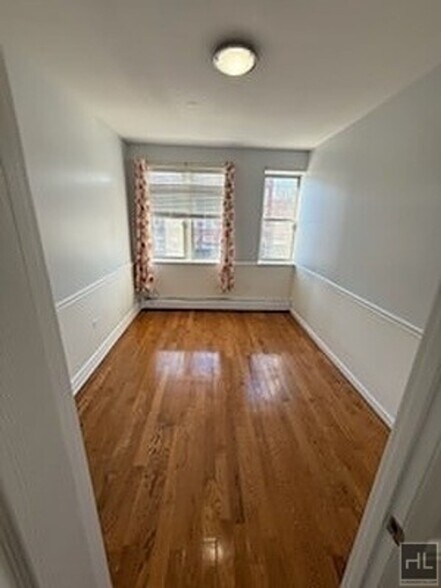 Building Photo - 102 STREET