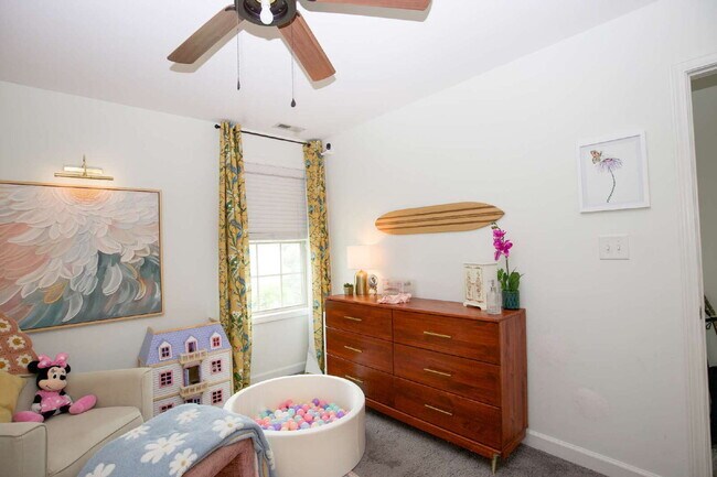 Building Photo - "Charming 3-Bed Home with Granite Elegance on Nessee Street, Fayetteville!"