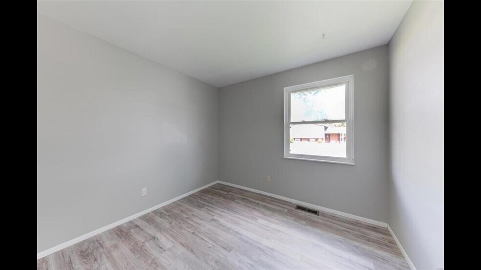 Building Photo - 30 Green Hill Ln