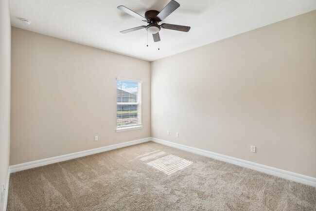 Building Photo - Beautiful New Energy Efficient 4/2 Close t...