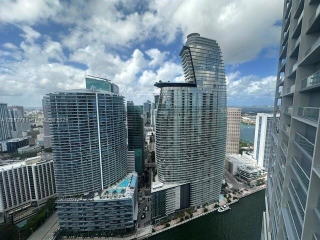 Building Photo - 475 Brickell Ave