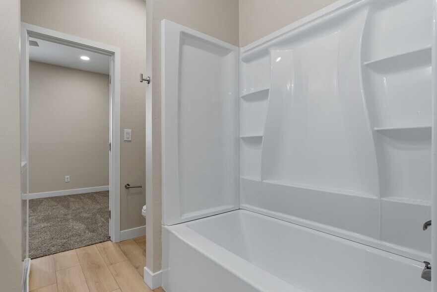 Building Photo - 1222 E Diamond St