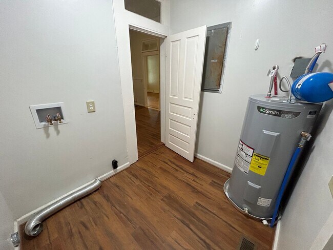 Building Photo - 4/3 House in North Rome- $1,550