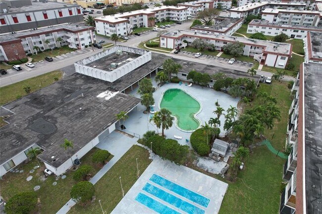 Building Photo - 1310 NW 43rd Ave