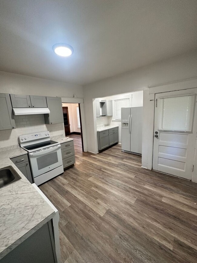 Building Photo - Updated 4-Bedroom Home Near Perry Street –...