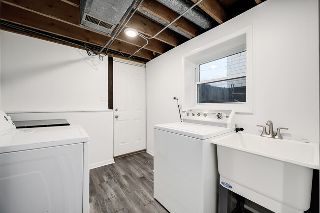 Building Photo - 2614 Burlington Ave