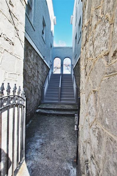 Building Photo - 425 10th St NE