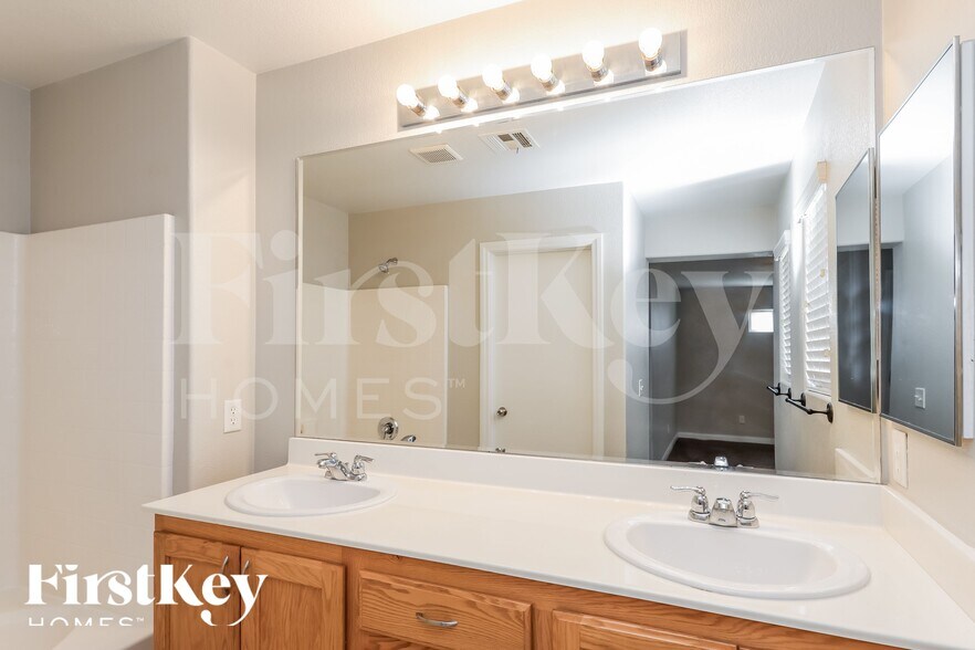 Building Photo - 6920 Dancing Cloud Ave