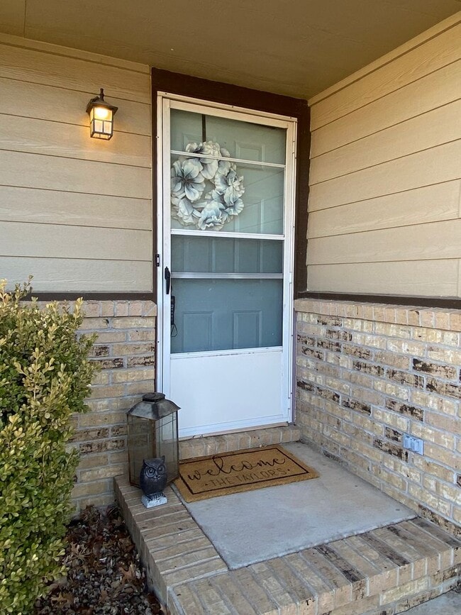 Building Photo - 10802 W Carr Ave